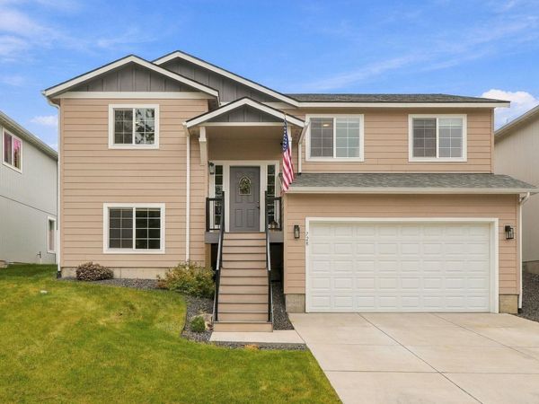 728 E Canterbury Ln, Colbert, WA 99005