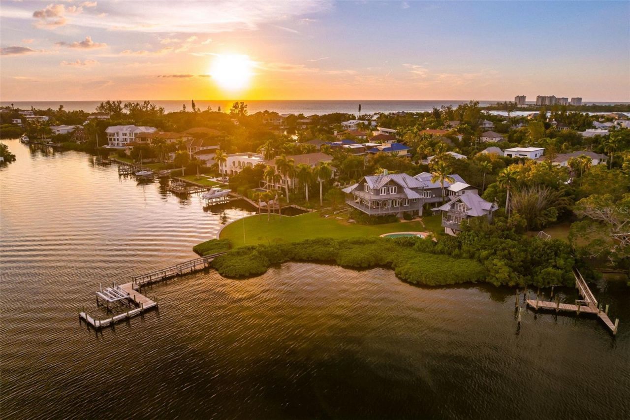 4196 Roberts Point Circle , Sarasota, FL 34242 Photo