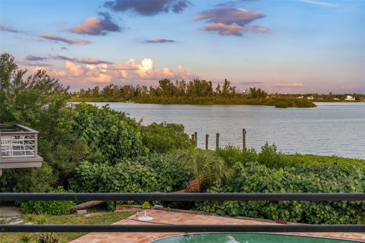 4196 Roberts Point Circle , Sarasota, FL 34242 Photo
