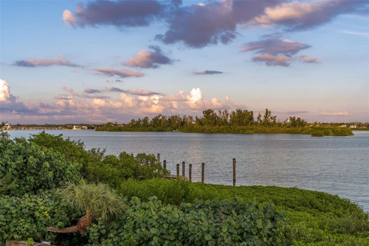 4196 Roberts Point Circle , Sarasota, FL 34242 Photo