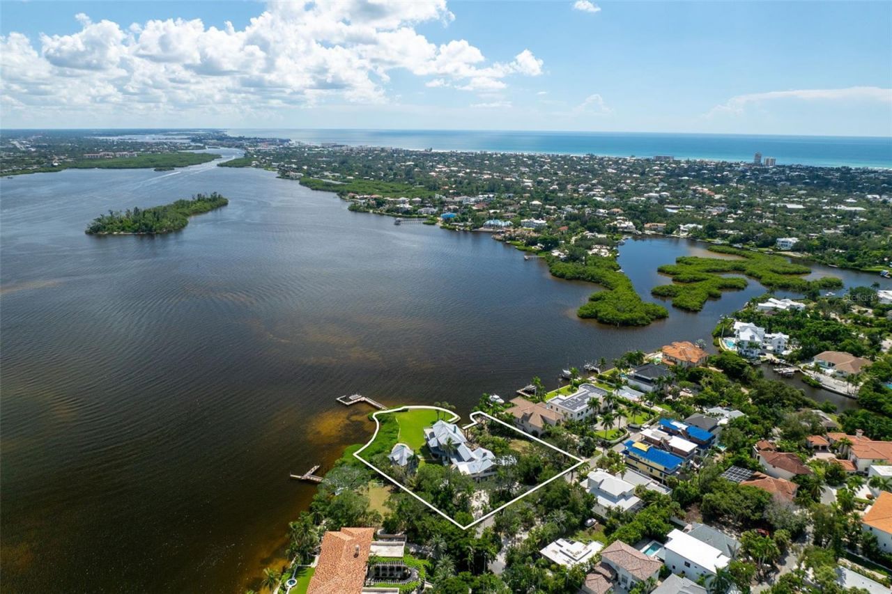 4196 Roberts Point Circle , Sarasota, FL 34242 Photo