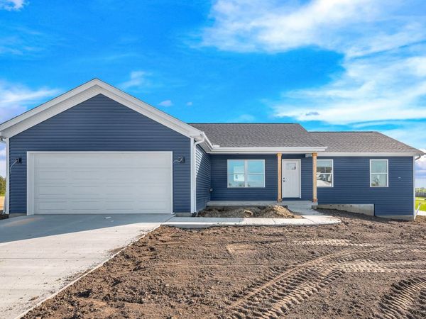 503 Travis Drive , Carlock, IL 61725