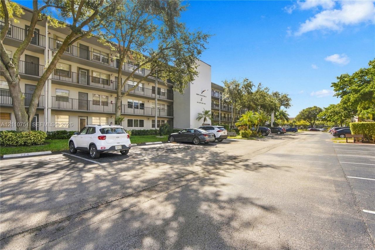 101 SW 132nd Way , Unit 402J, Pembroke Pines, FL 33027 Photo