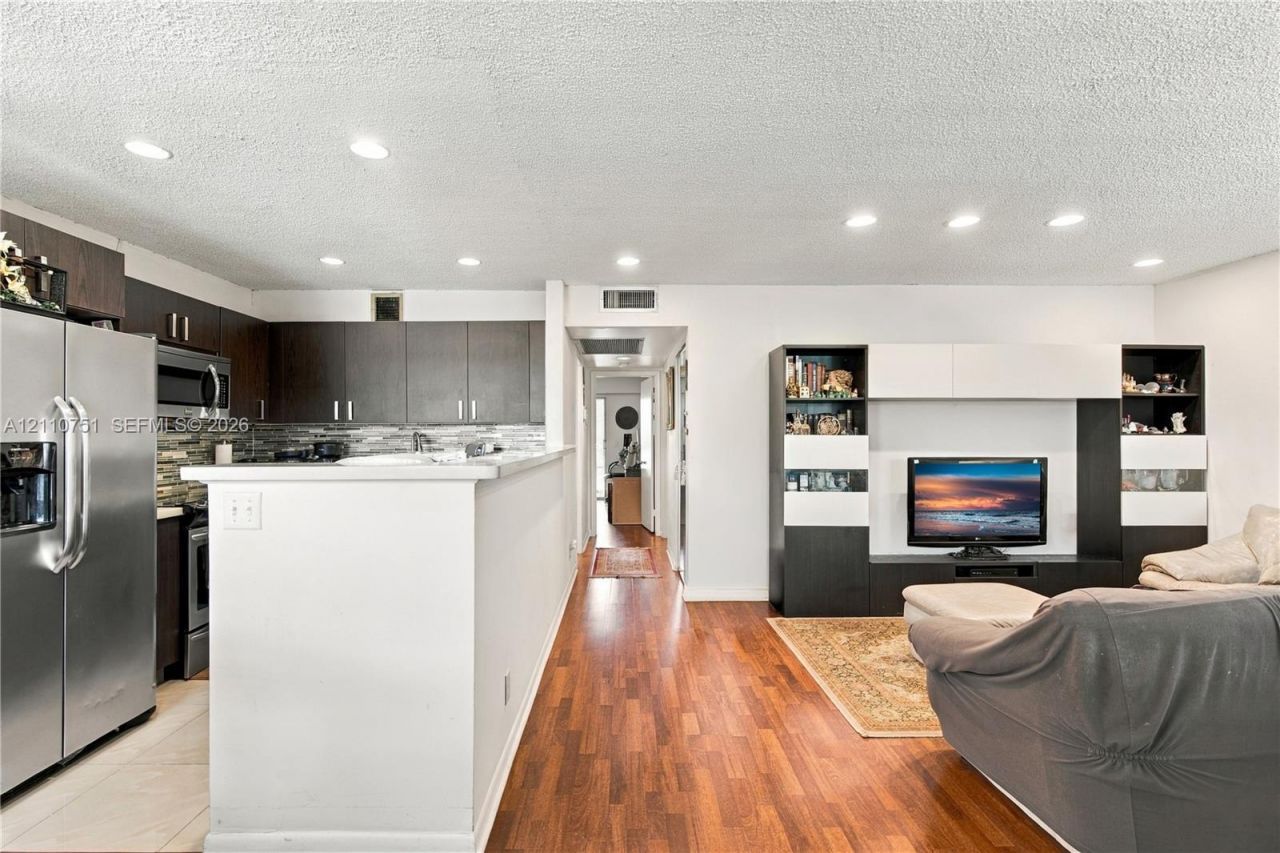 101 SW 132nd Way , Unit 402J, Pembroke Pines, FL 33027 Photo