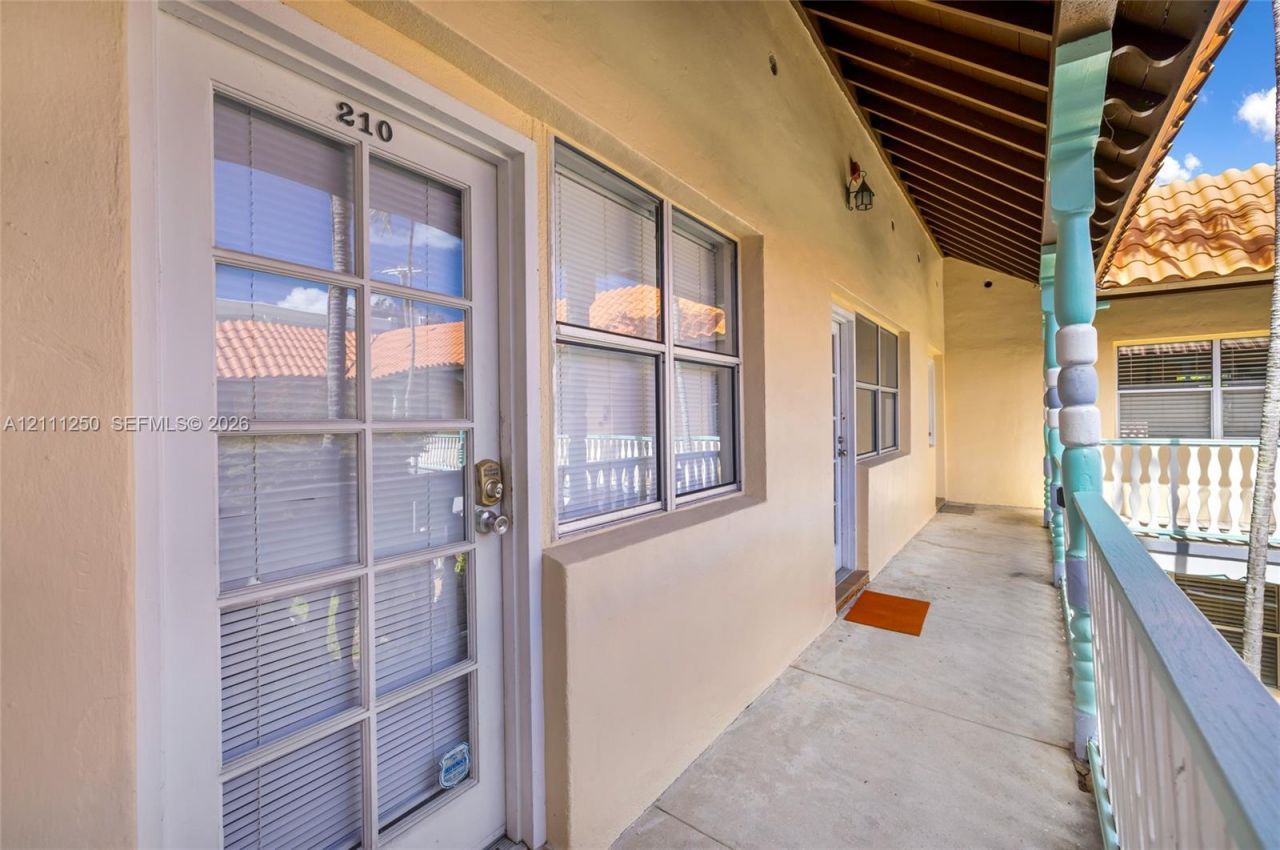 736 13th St , Unit 210, Miami Beach, FL 33139 Photo