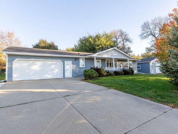 437 Holder St, Larchwood, IA 51241