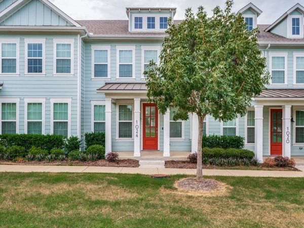 1024 Thomas Place, Carrollton, TX 75006