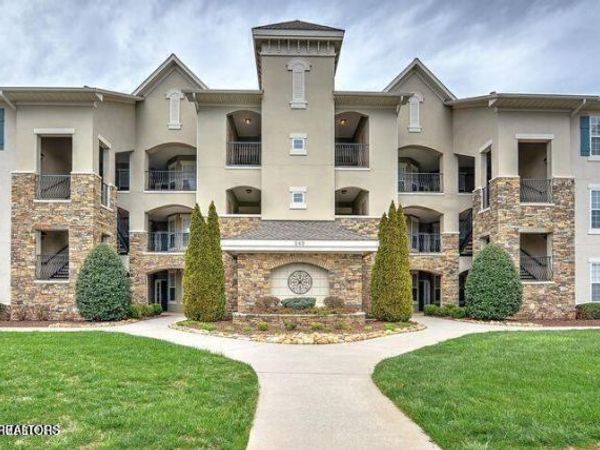 565 Rarity Bay Pkwy, Vonore, TN 37885