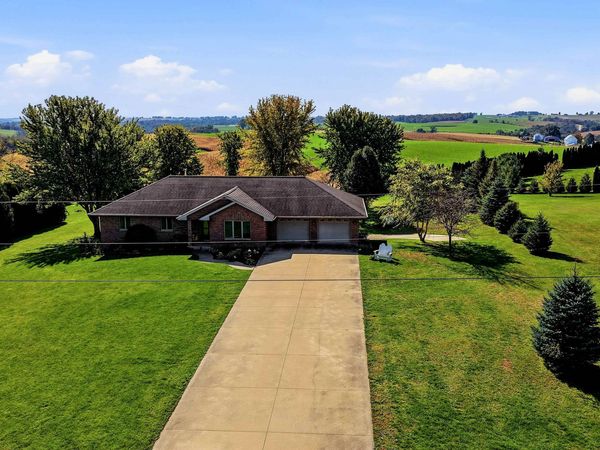 13122 Circle Ridge Road, Sherrill, IA 52073