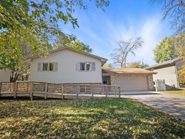 6517 Edgewood Avenue N, Brooklyn Park, MN 55428