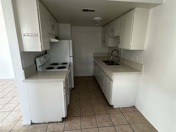 115 W New York Avenue , Unit 11, Las Vegas, NV 89102