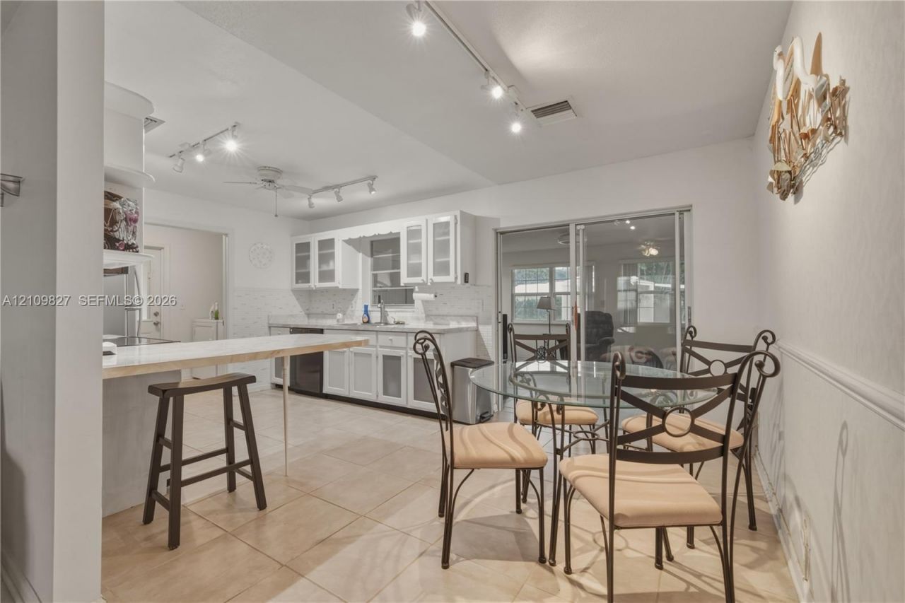 3351 Florida Blvd , Palm Beach Gardens, FL 33410 Photo