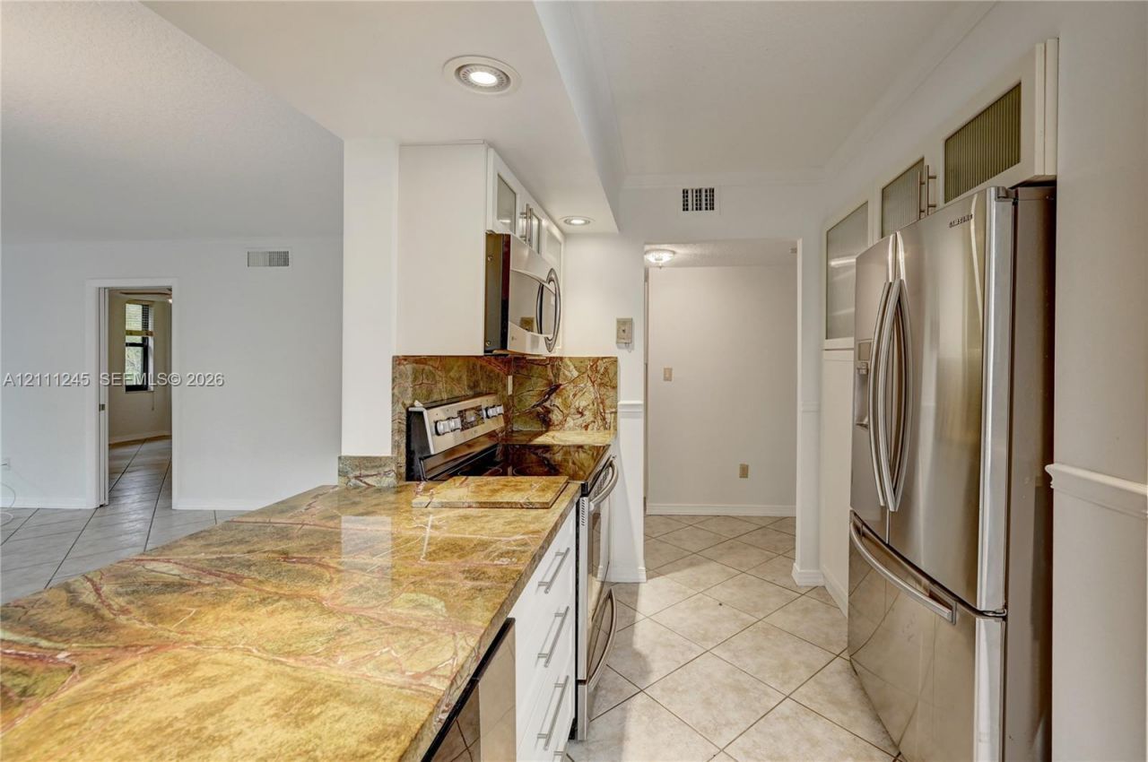6800 Cypress Rd, Unit 506, Plantation, FL 33317 Photo