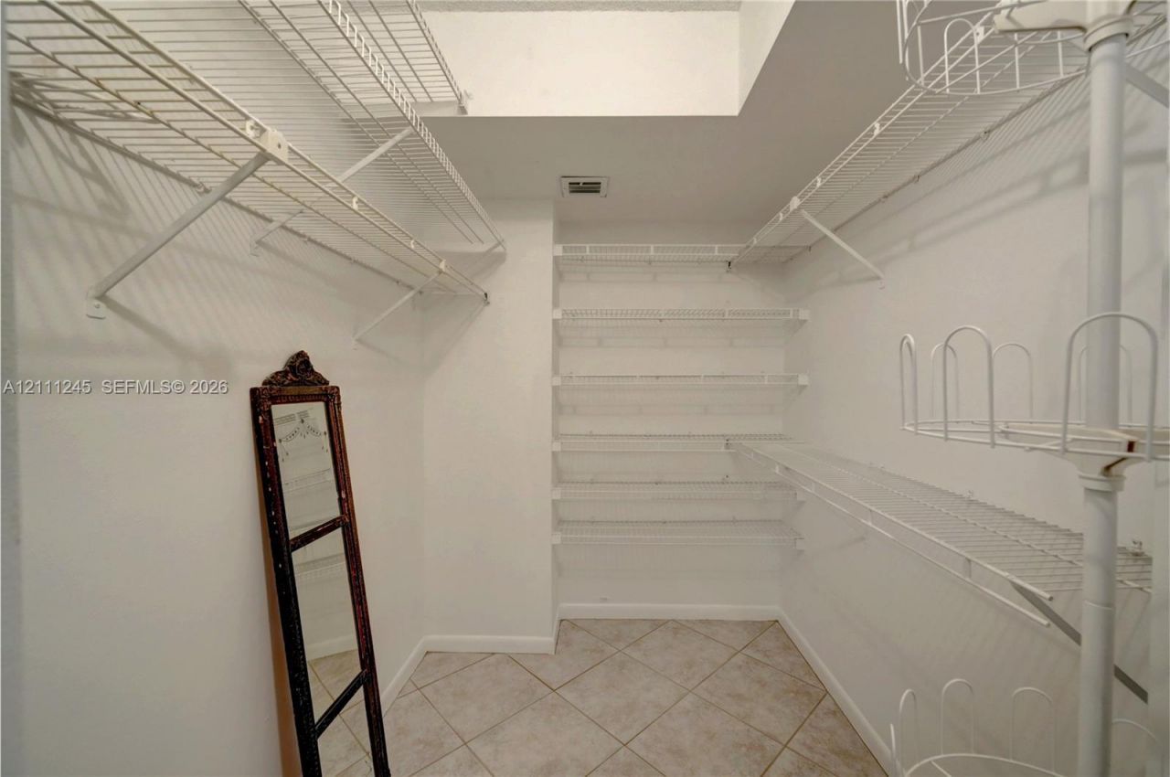 6800 Cypress Rd, Unit 506, Plantation, FL 33317 Photo
