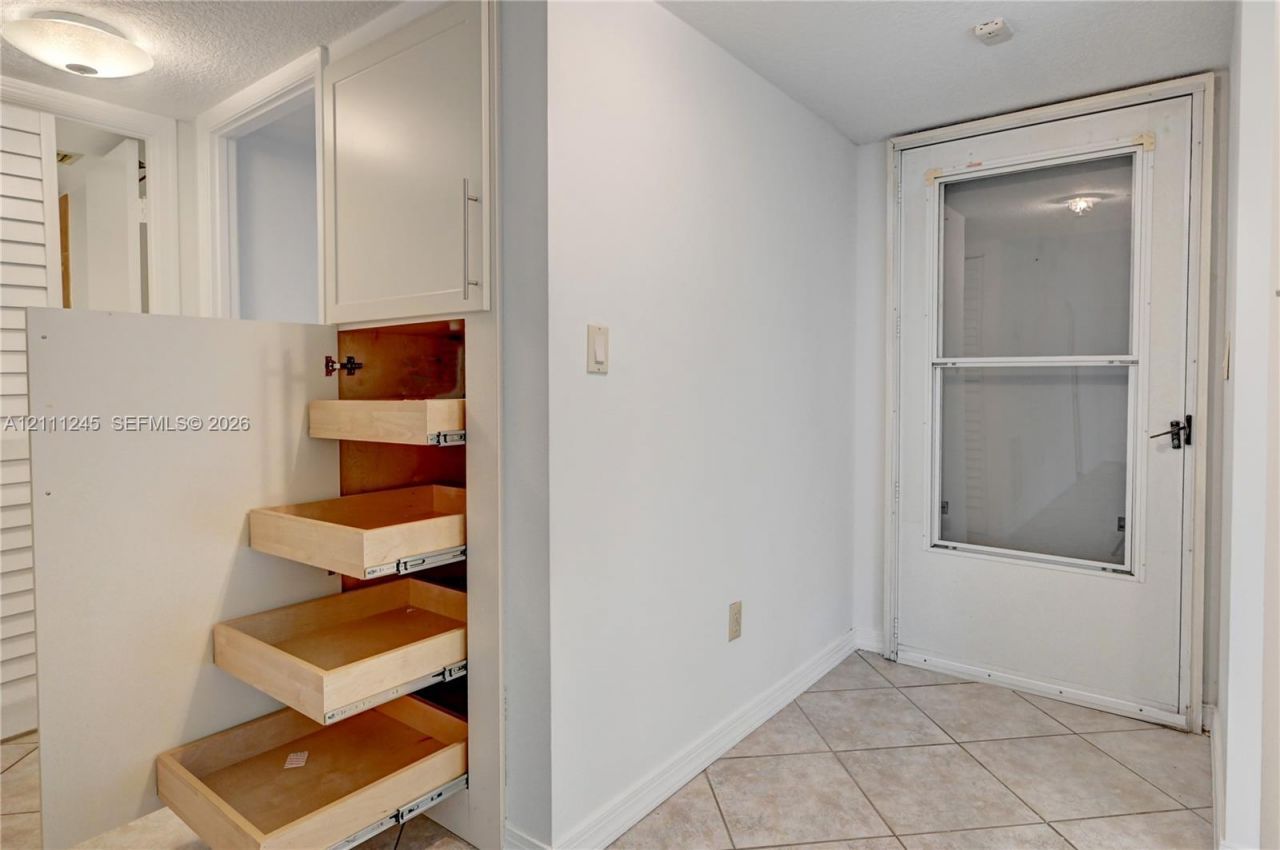 6800 Cypress Rd, Unit 506, Plantation, FL 33317 Photo