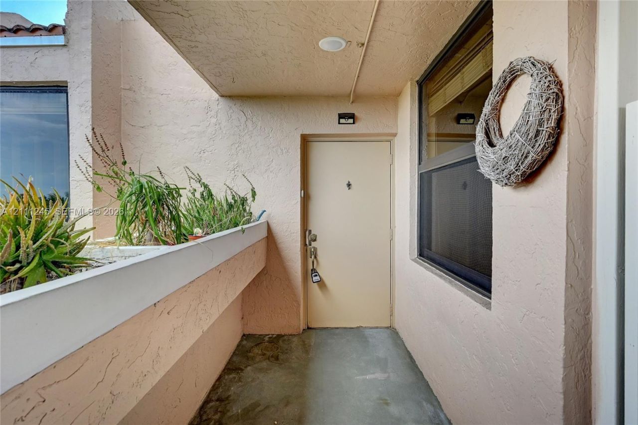 6800 Cypress Rd, Unit 506, Plantation, FL 33317 Photo