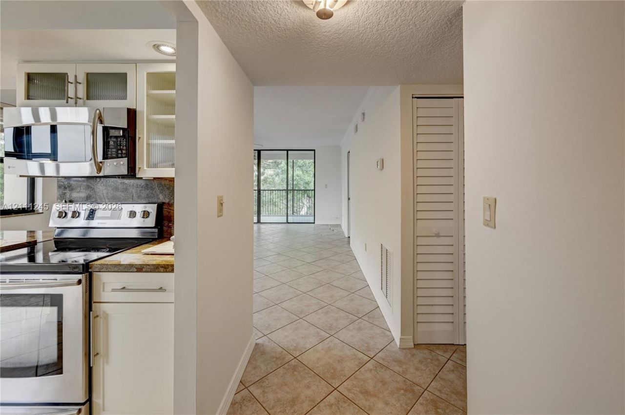 6800 Cypress Rd, Unit 506, Plantation, FL 33317 Photo