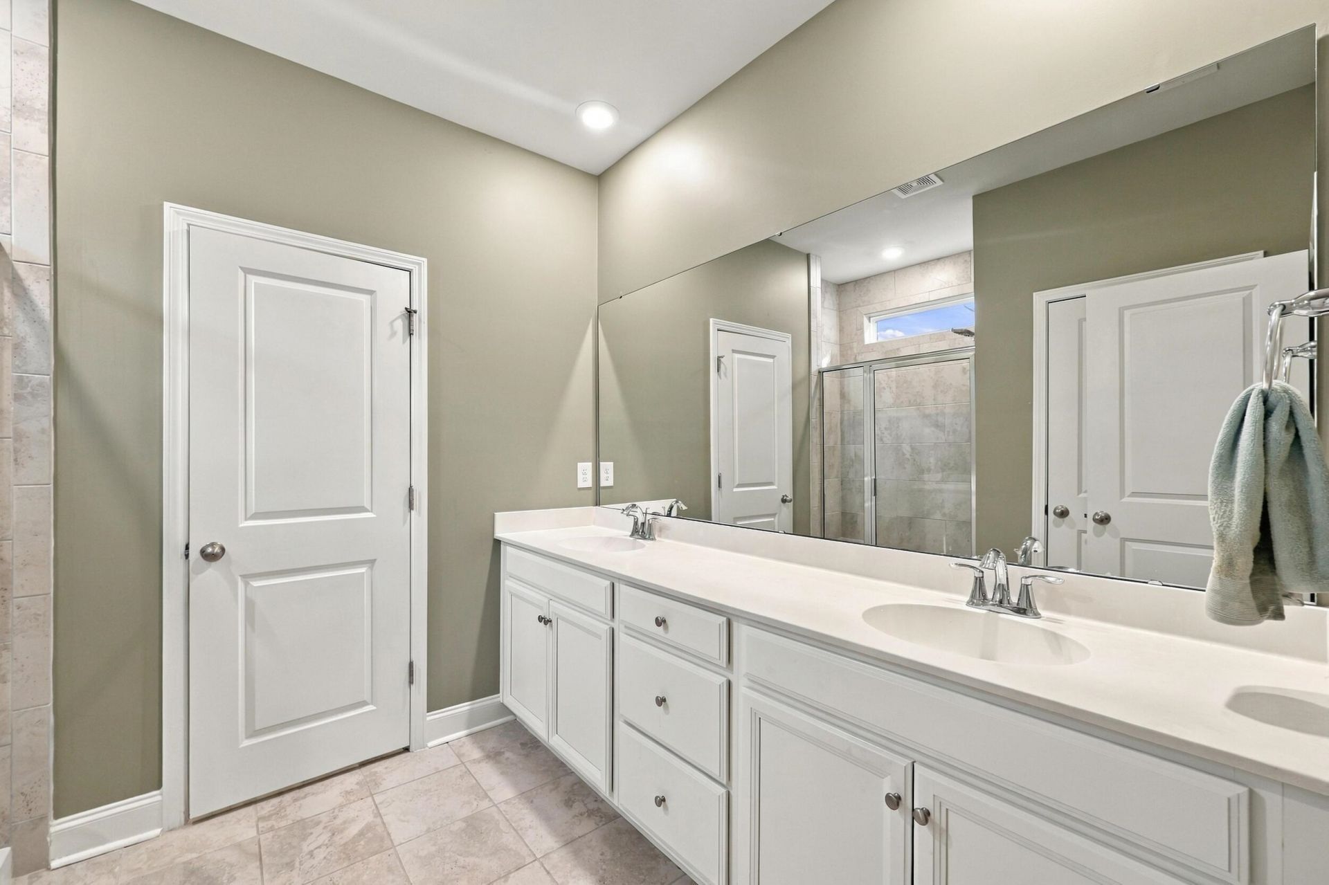1160 Yorkshire Pkwy. Photo 23