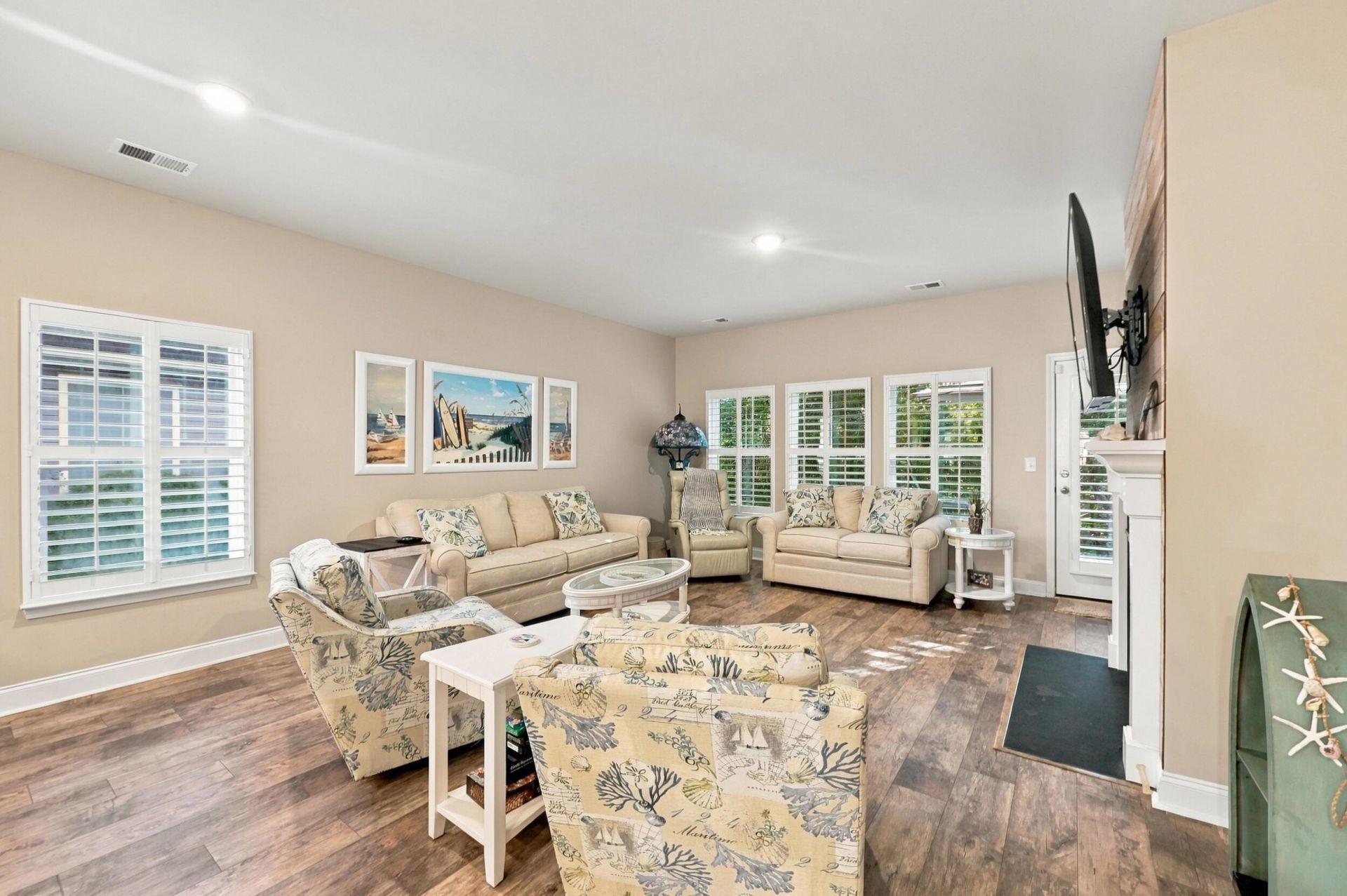 1160 Yorkshire Pkwy. Photo 9