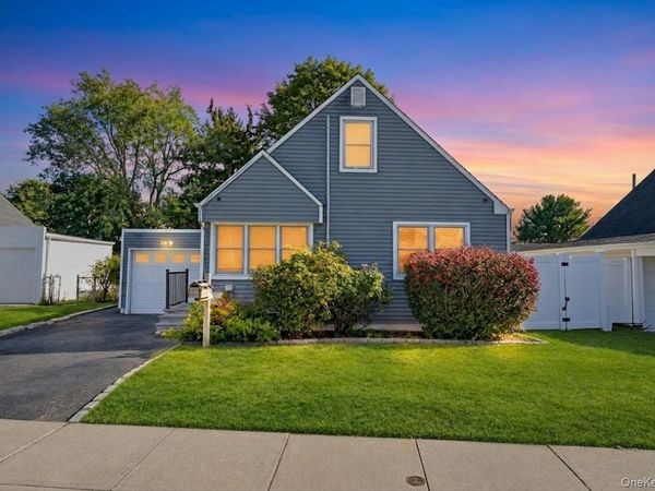 14 Burns Avenue, Hicksville, NY 11801