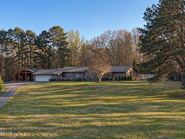 6411 Rolling Hills Drive, Olive Branch, MS 38654