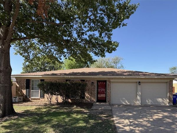 6617 Wooddale Drive, Watauga, TX 76148