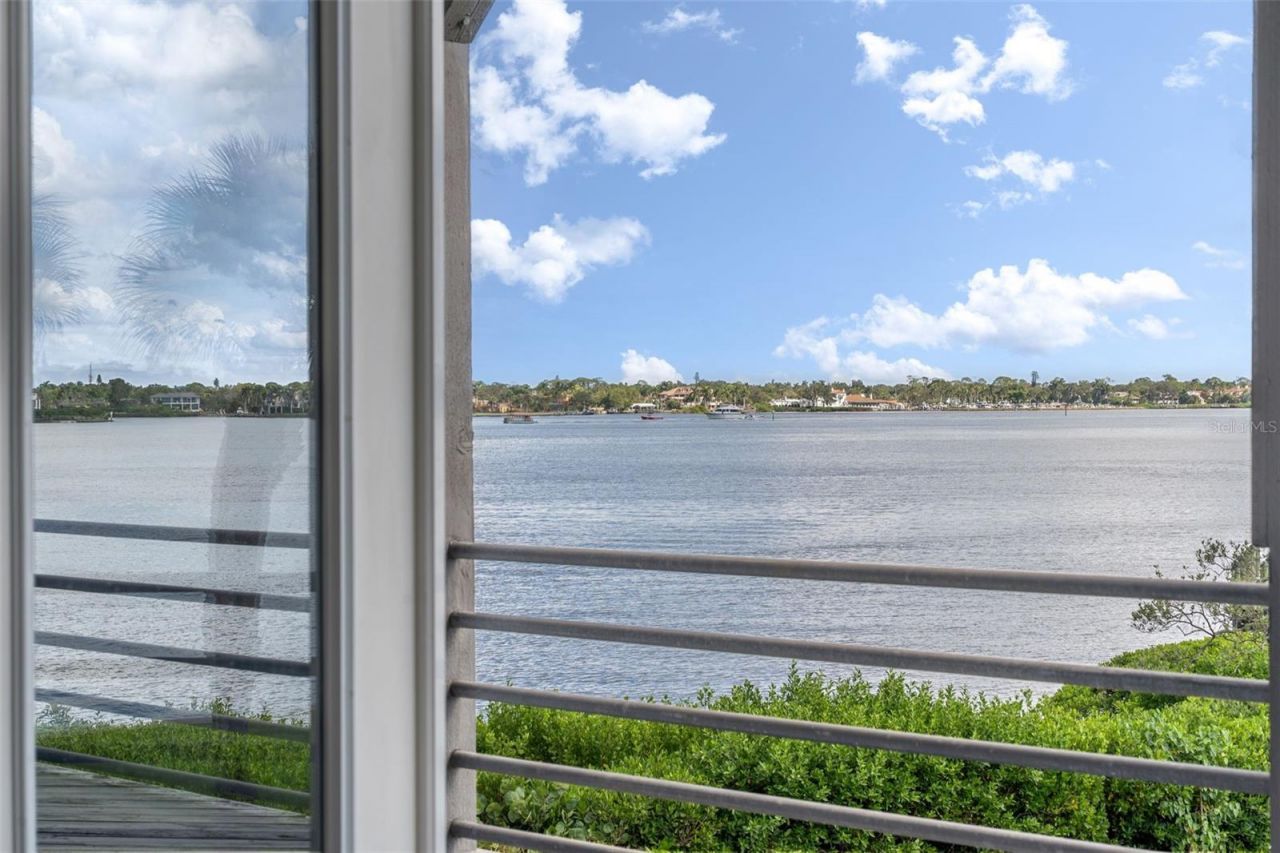 4196 Roberts Point Circle, Sarasota, FL 34242 Photo