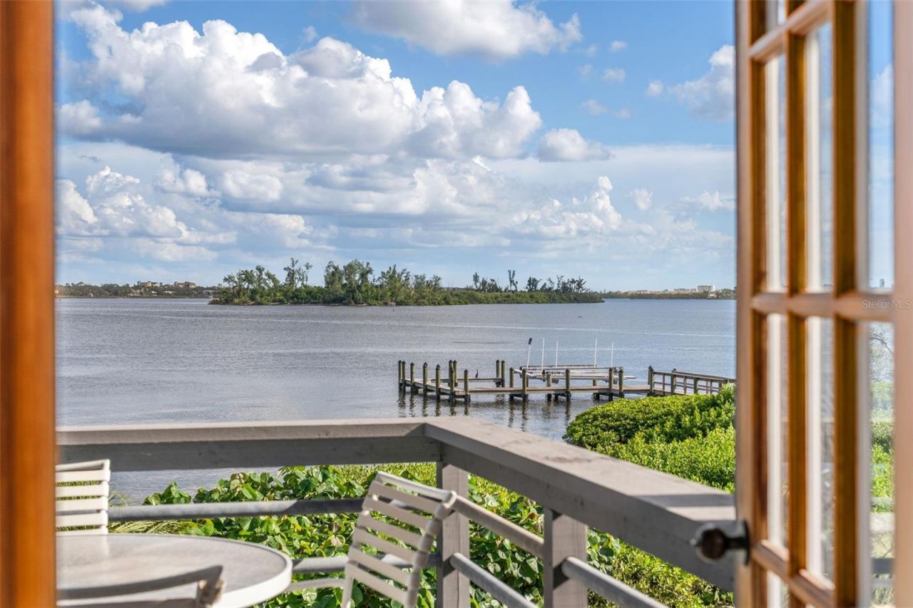 4196 Roberts Point Circle, Sarasota, FL 34242 Photo