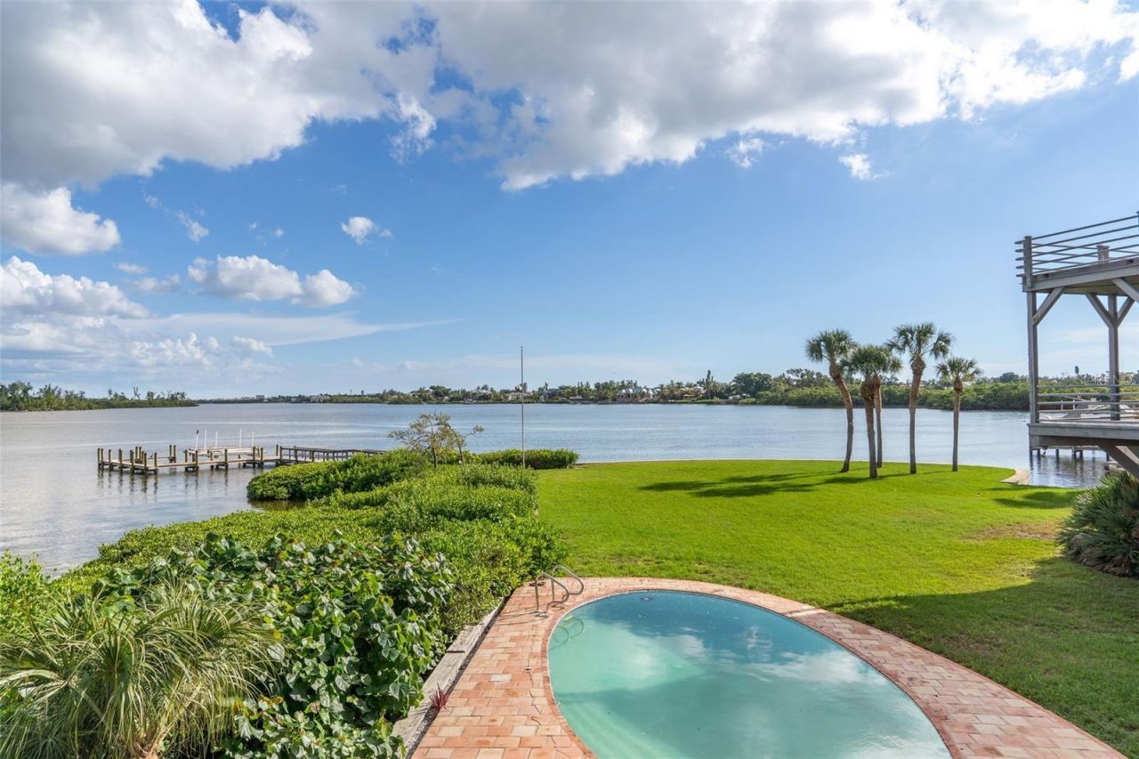 4196 Roberts Point Circle, Sarasota, FL 34242 Photo