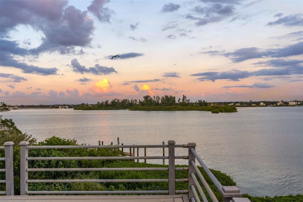 4196 Roberts Point Circle, Sarasota, FL 34242 Photo