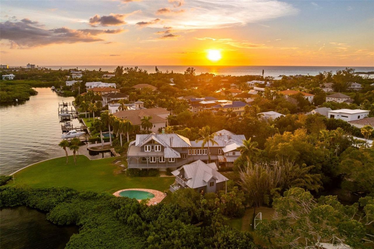 4196 Roberts Point Circle, Sarasota, FL 34242 Photo
