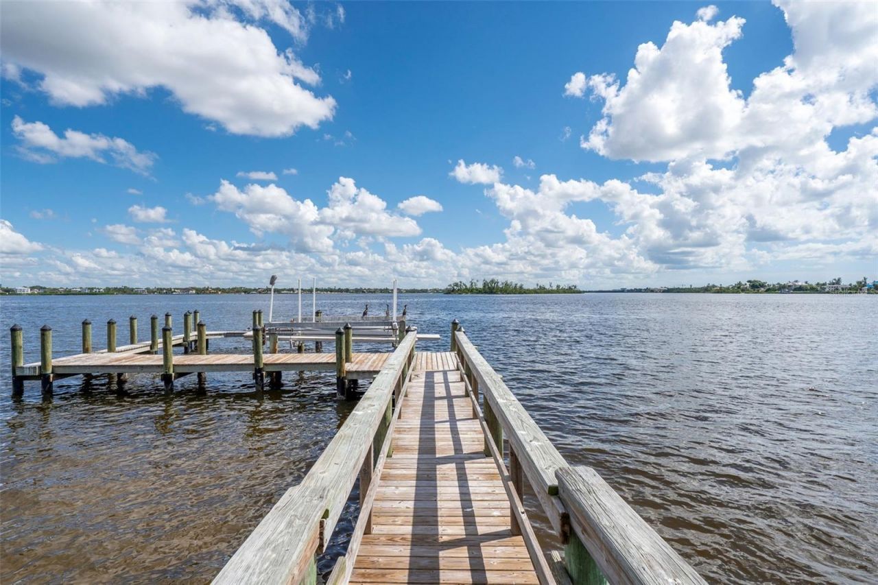4196 Roberts Point Circle, Sarasota, FL 34242 Photo
