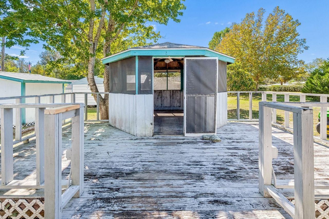 1690 NE 134th Street , Trenton, FL 32693 Photo