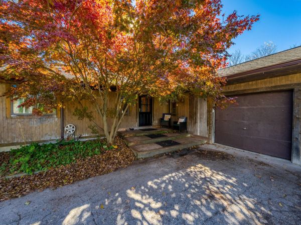 7667 Earhart Road, South Lyon, MI 48178