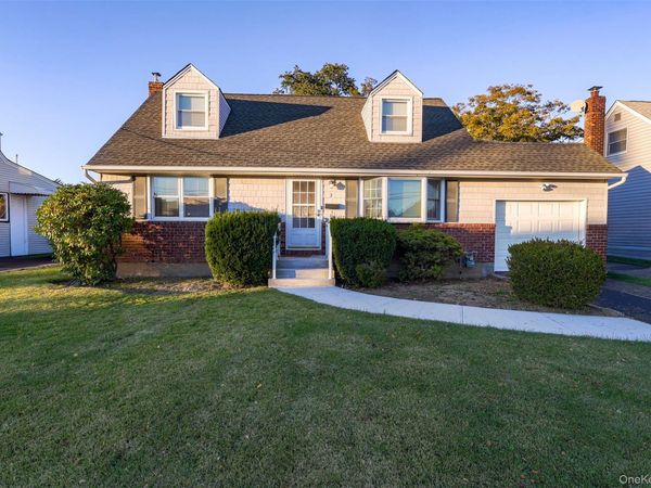 3 Poplar Avenue , Farmingdale, NY 11735