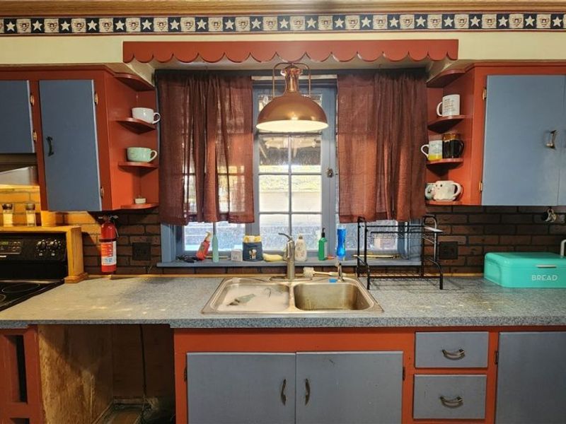 599 E Canal Street, Newcomerstown, OH 43832 Photo 3