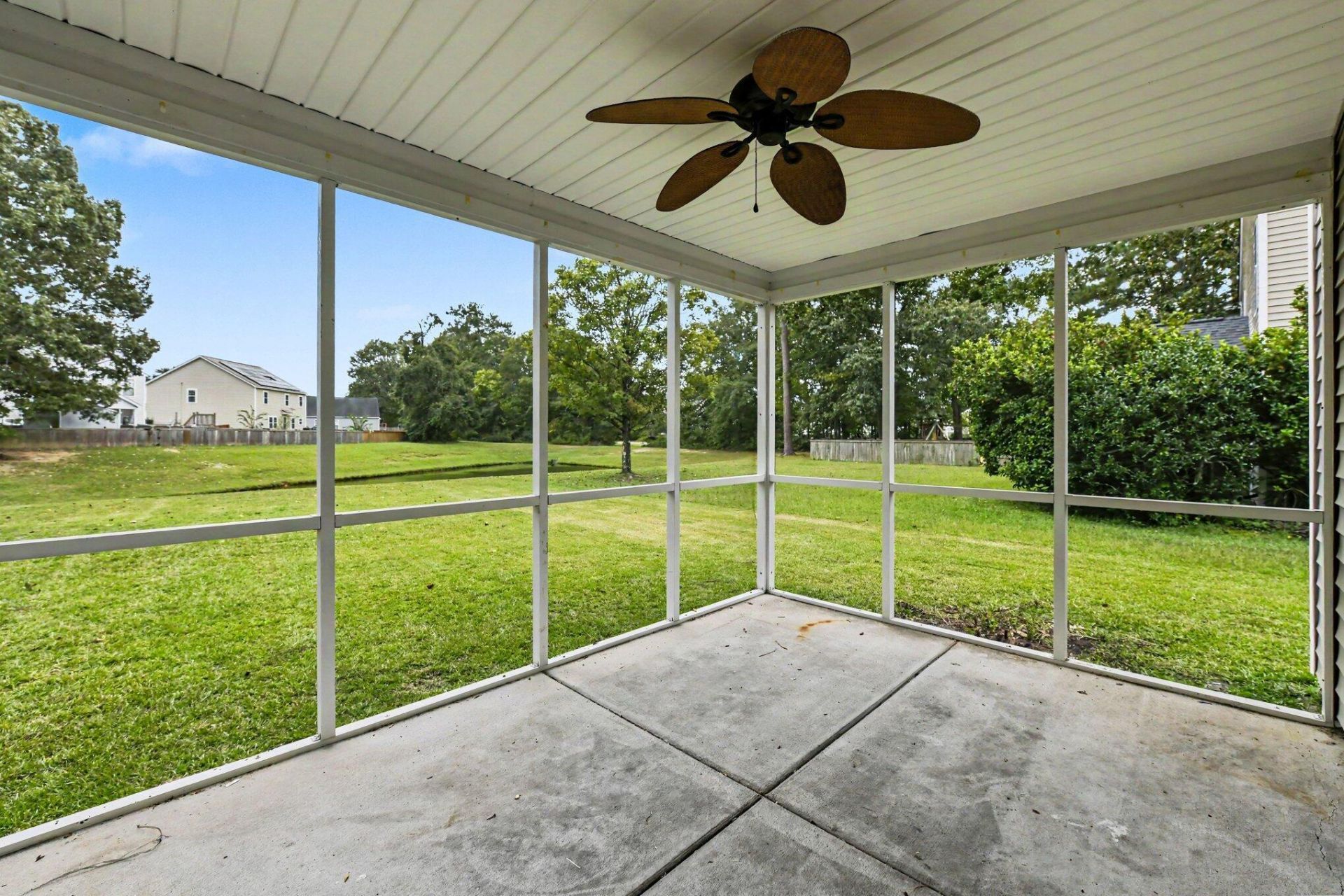1005 Briar Rose Lane Photo 34