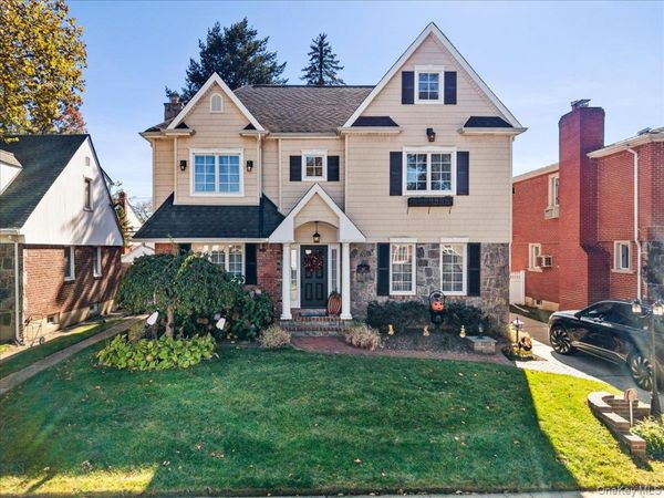 144 Lawrence Street , New Hyde Park, NY 11040