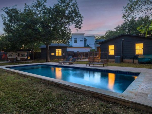 901 Saint Elmo CIR, Austin, TX 78745