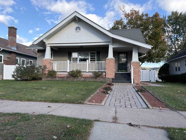 610 S Michigan Street, Prairie du Chien, WI 53821