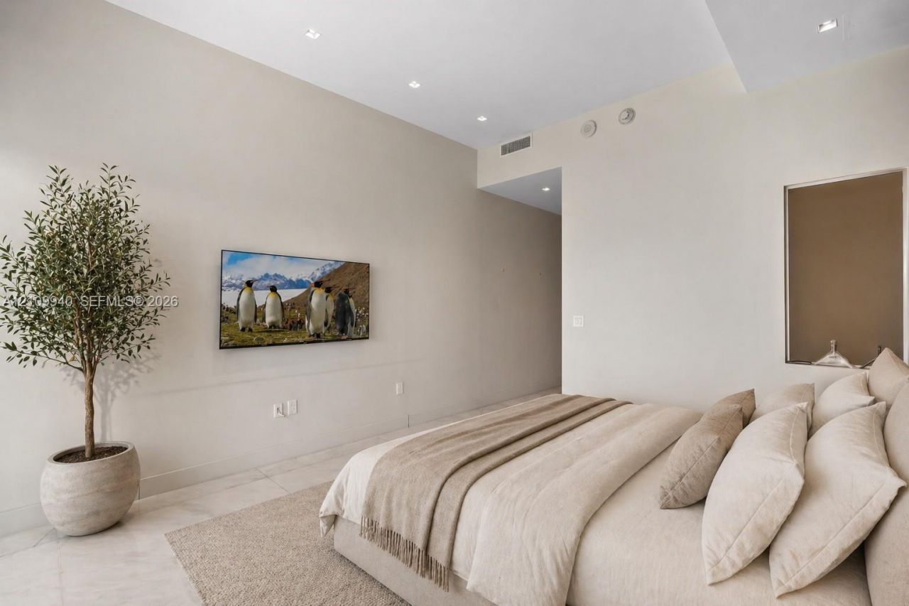 17475 Collins Ave , Unit 2302, Sunny Isles Beach, FL 33160 Photo