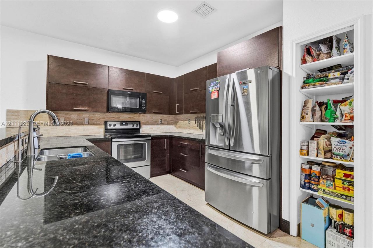 9770 NW 10th St , Miami, FL 33172 Photo