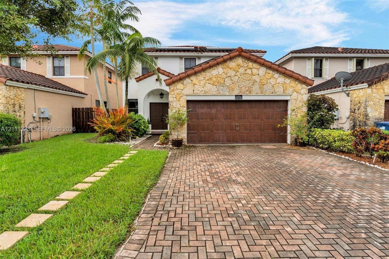 9770 NW 10th St , Miami, FL 33172 Photo