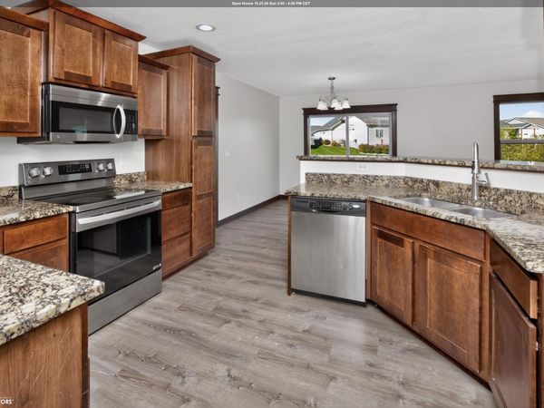 1216 90Th Street, West Des Moines, IA 50266