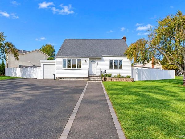 405 17th Street , West Babylon, NY 11704