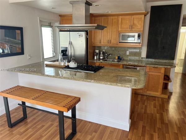2858 Pine Tree Dr , Unit 8, Miami Beach, FL 33140