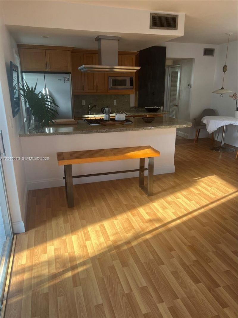 2858 Pine Tree Dr , Unit 8, Miami Beach, FL 33140 Photo