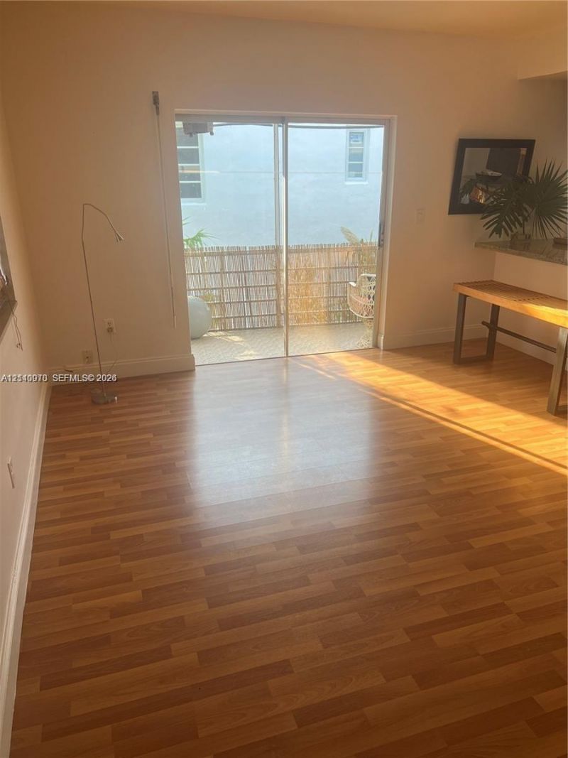 2858 Pine Tree Dr , Unit 8, Miami Beach, FL 33140 Photo