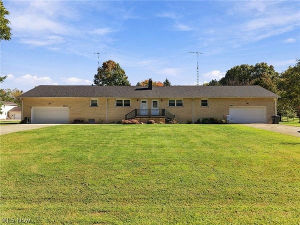 6904 Atlantic Boulevard NE, Louisville, OH 44641