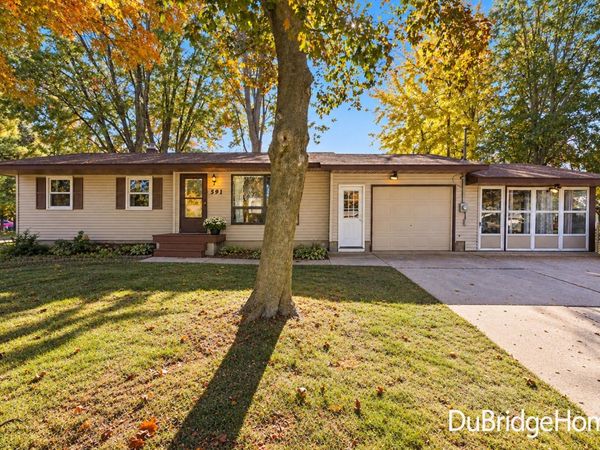 591 Fairway Drive NW, Grand Rapids, MI 49534